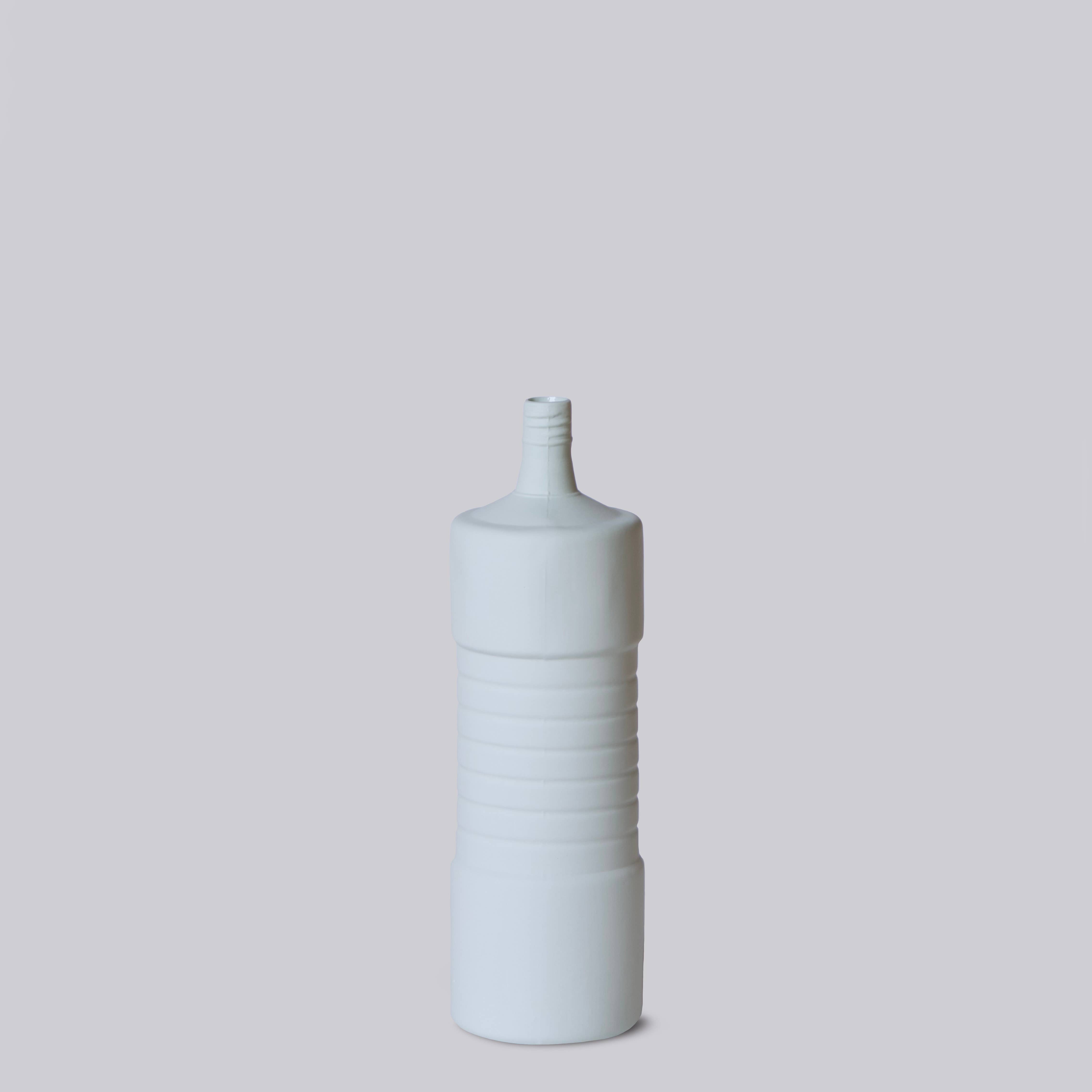 Middle Kingdom - Wholesale Vase - Matte Porcelain Ribbed Bottle Vase5