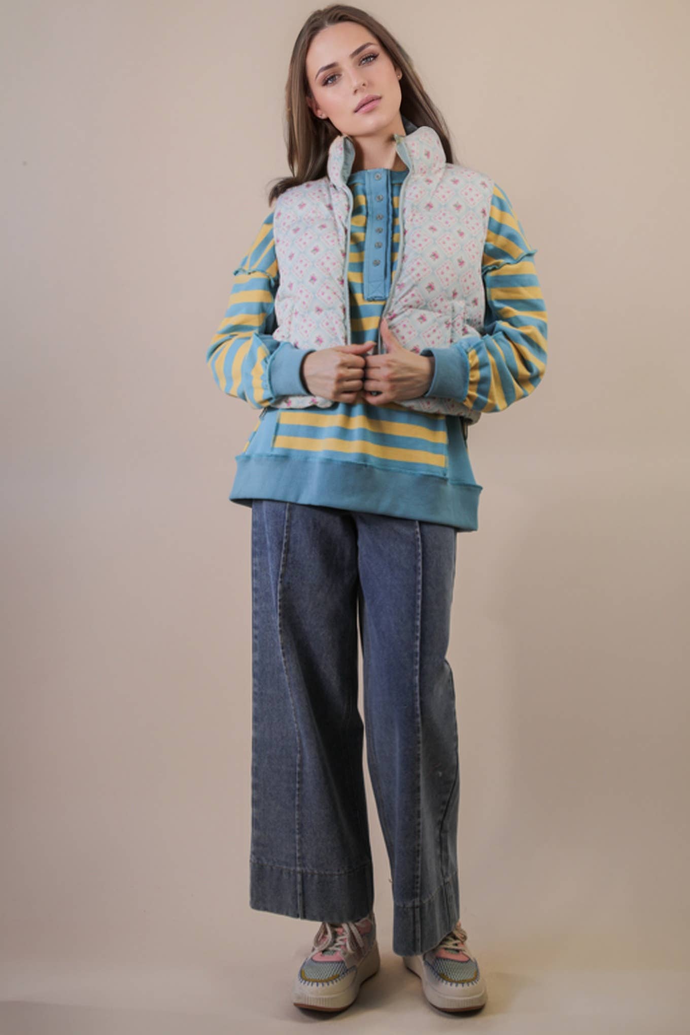 VERY J - Wholesale Outerwear Vest - Women's - NJ90395-Floral Printed Cropped Puffer Vest8