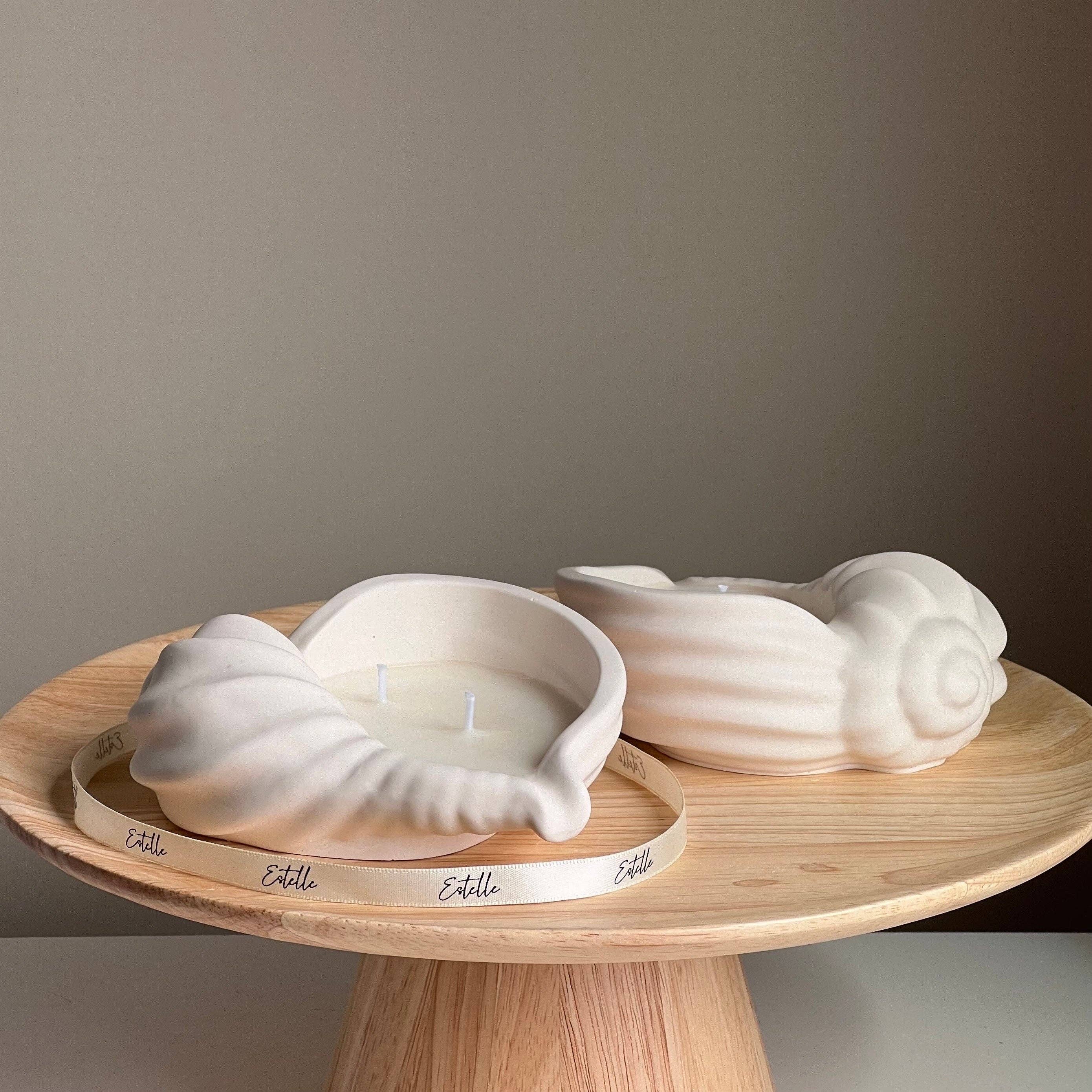 Estelle Studio - Vendita all'ingrosso Candela in vasetto - Candela in cera di soia a forma di conchiglia | Contenitore in Jesmonite, Fatto a mano4