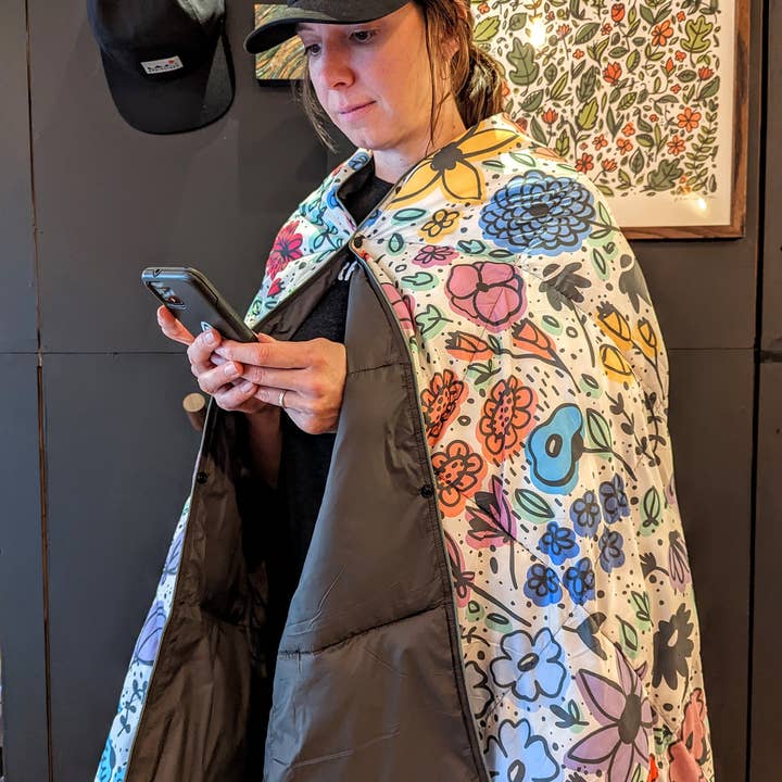 Brainstorm - Wholesale Travel Blanket - Flowerbed Puffy Travel Blanket5