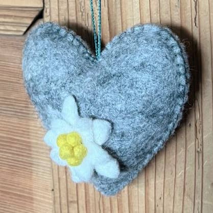 6er-Set Herz mit Edelweiß zum Aufhängen - Neue Heidi für den Großhandel von New Heidi