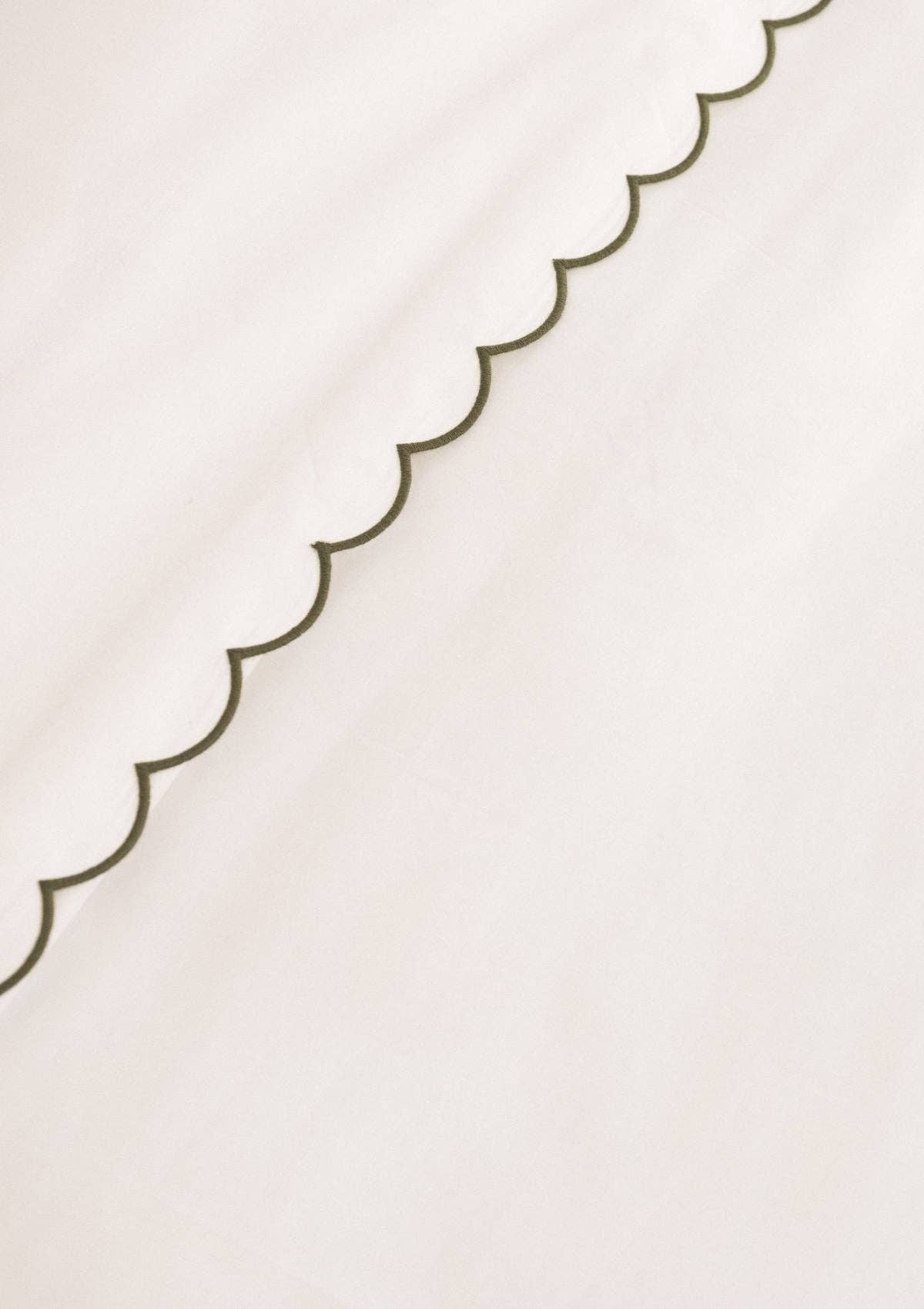 Tomète - Wholesale Duvet Cover - The scalloped duvet cover in white & forest green cotton percale3