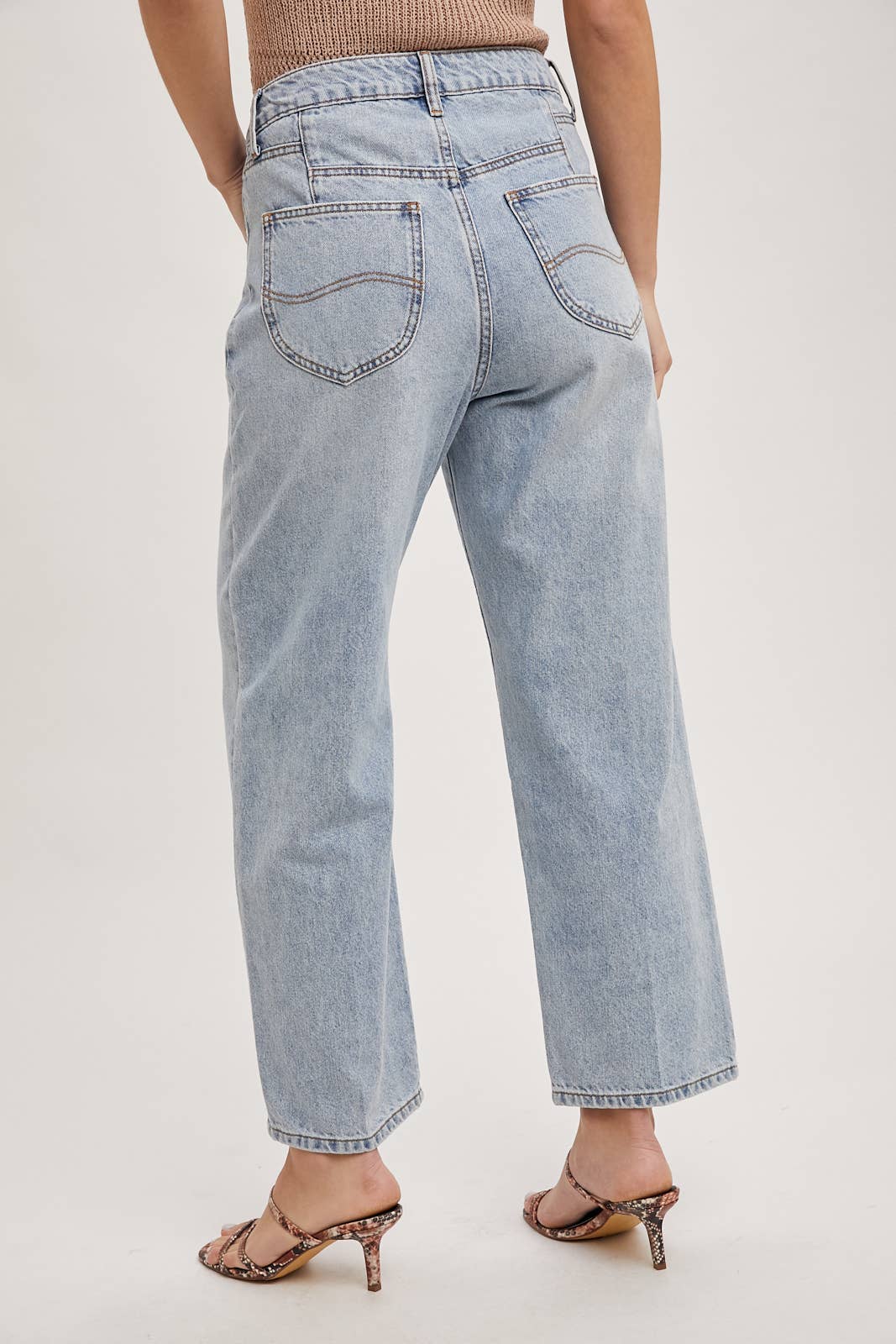 Bluivy - Wholesale Jeans - Women's - DENIM MID-RISE WIDE LEG CROPPED JEANS3