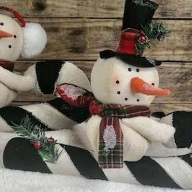 DNS Designs - Wholesale Christmas Decoration - Black Hat Snowman On Candycane