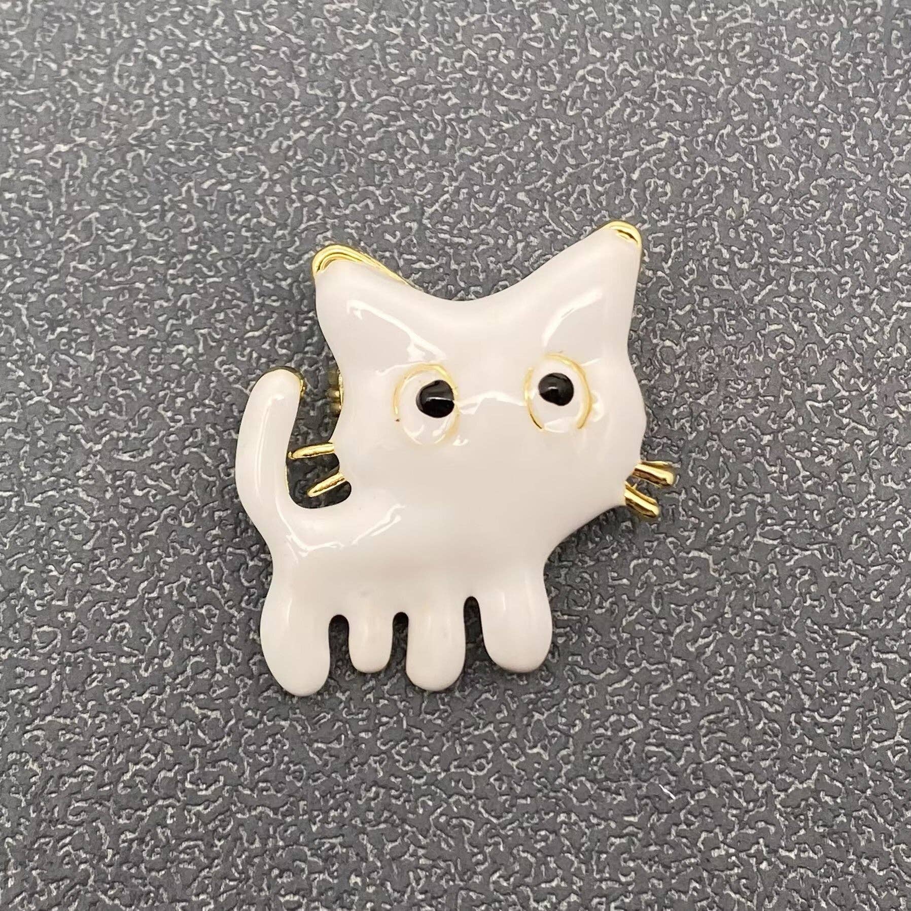 Mio Queena - Vente Broches - Broche Chat Drôle en Émail Blanc & Noir0