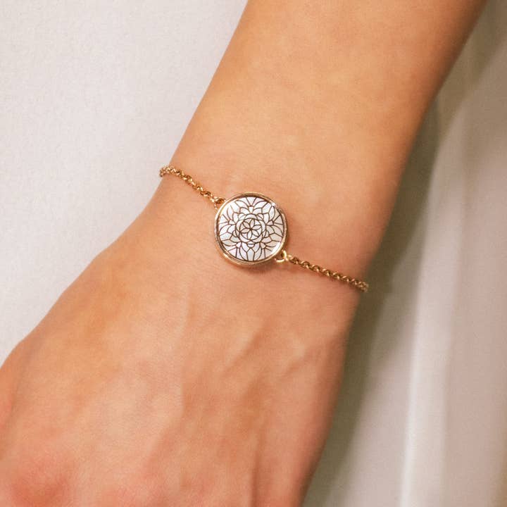 Casida - Wholesale Aromatherapy bracelet - Rose Gold Mother-of-Pearl Bracelet With Diffuser Pendant3