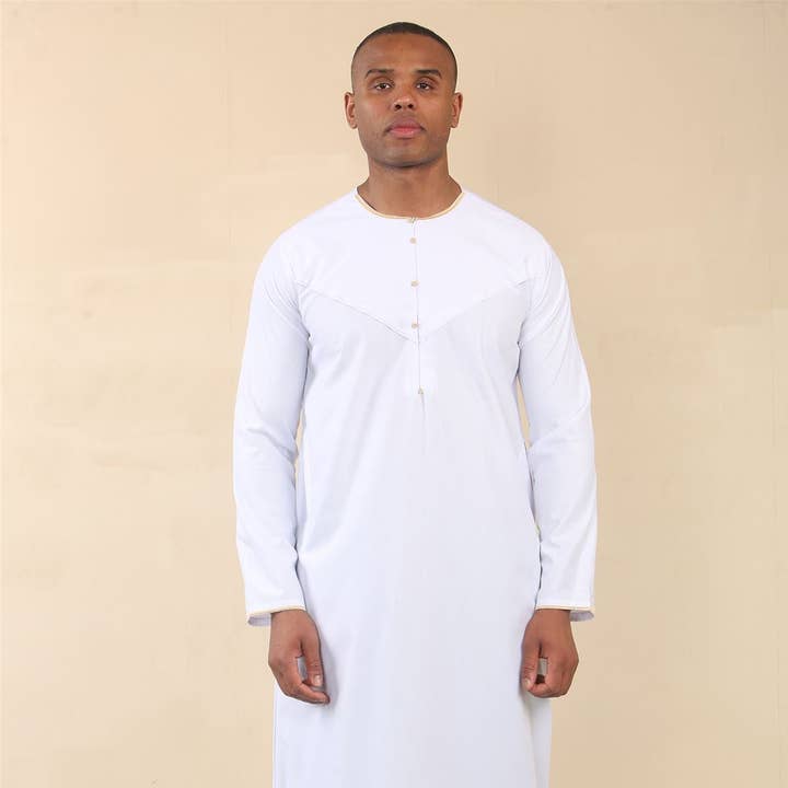 Thobe da uomo omanita per Eid Jubba saudita emiratina per la vendita all'ingrosso da parte di Infinity Leather (Upperclass Fashions Ltd)