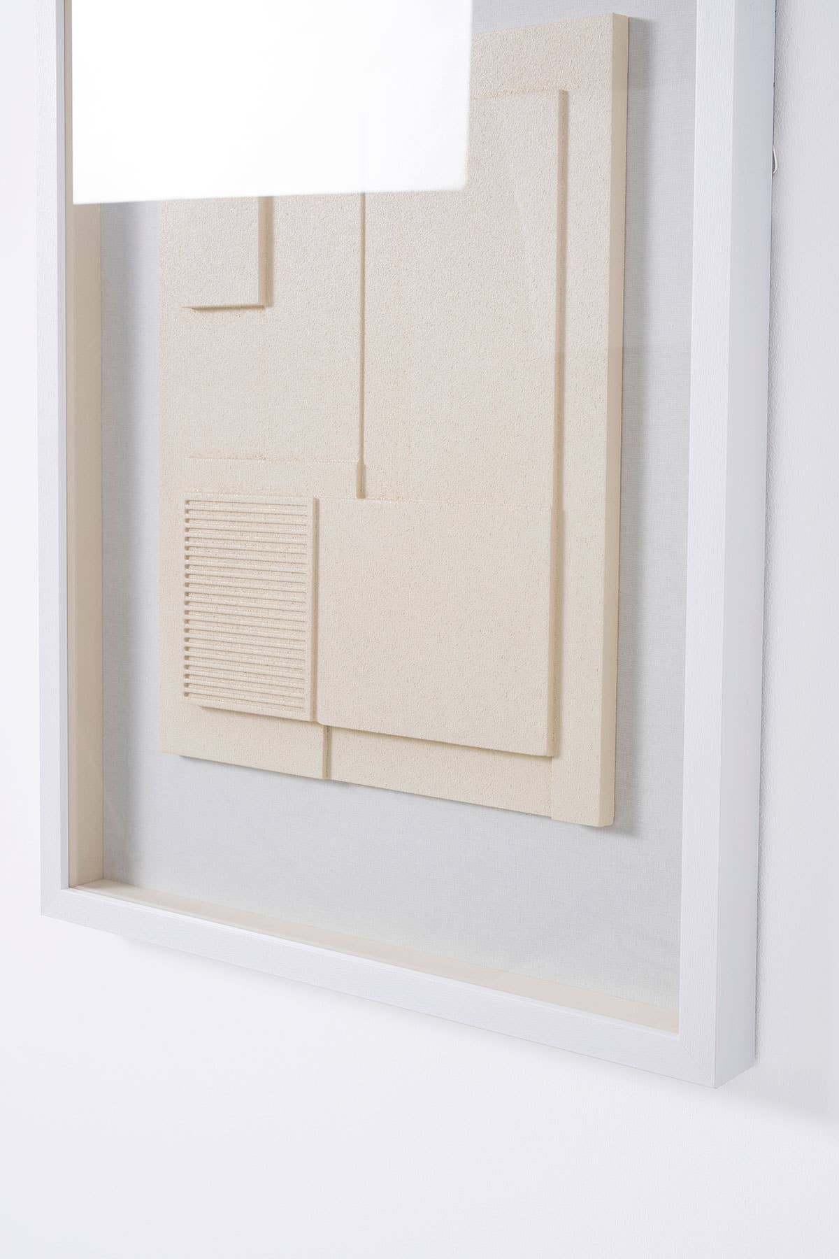 Gdeco - Wholesale Picture Frame - 60*80 Cm Cabinet Picture, White Frame And Beige Carved Wooden Sculpture.4