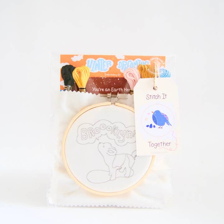 Adorable kit de bordado ecológico Brooklyn Howling Dog (Joyful Thr) para venta al por mayor de UpRoot Design Studio