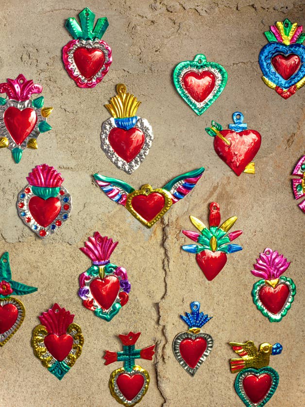 Coeur ex-voto métal repoussé 8 cm pour la vente par Tienda Esquipulas distribution
