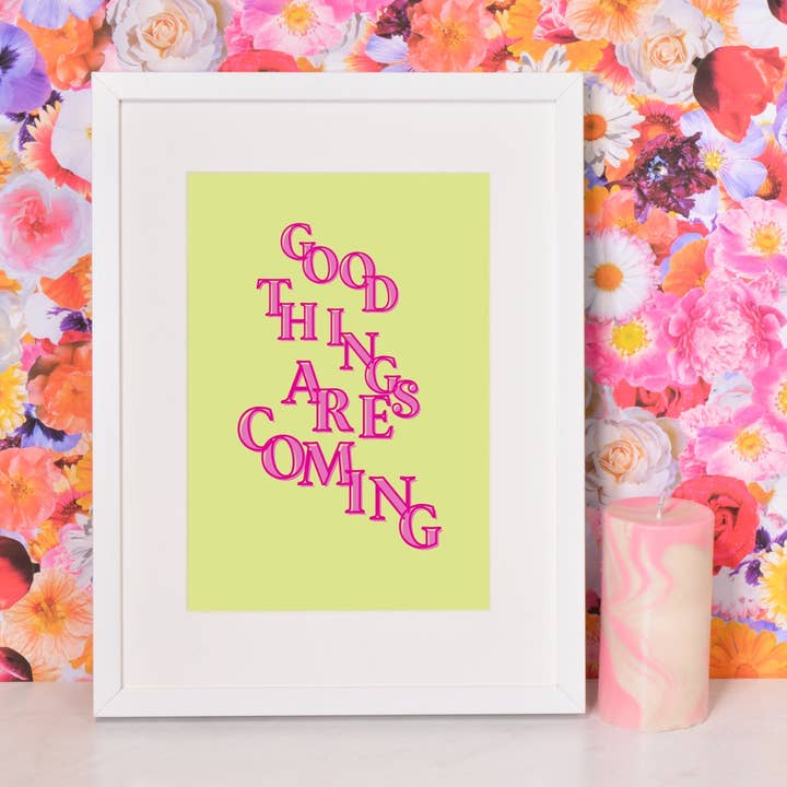 Stampa tipografica da parete Good Things Are Coming per la vendita all'ingrosso da parte di Flamingo Candles