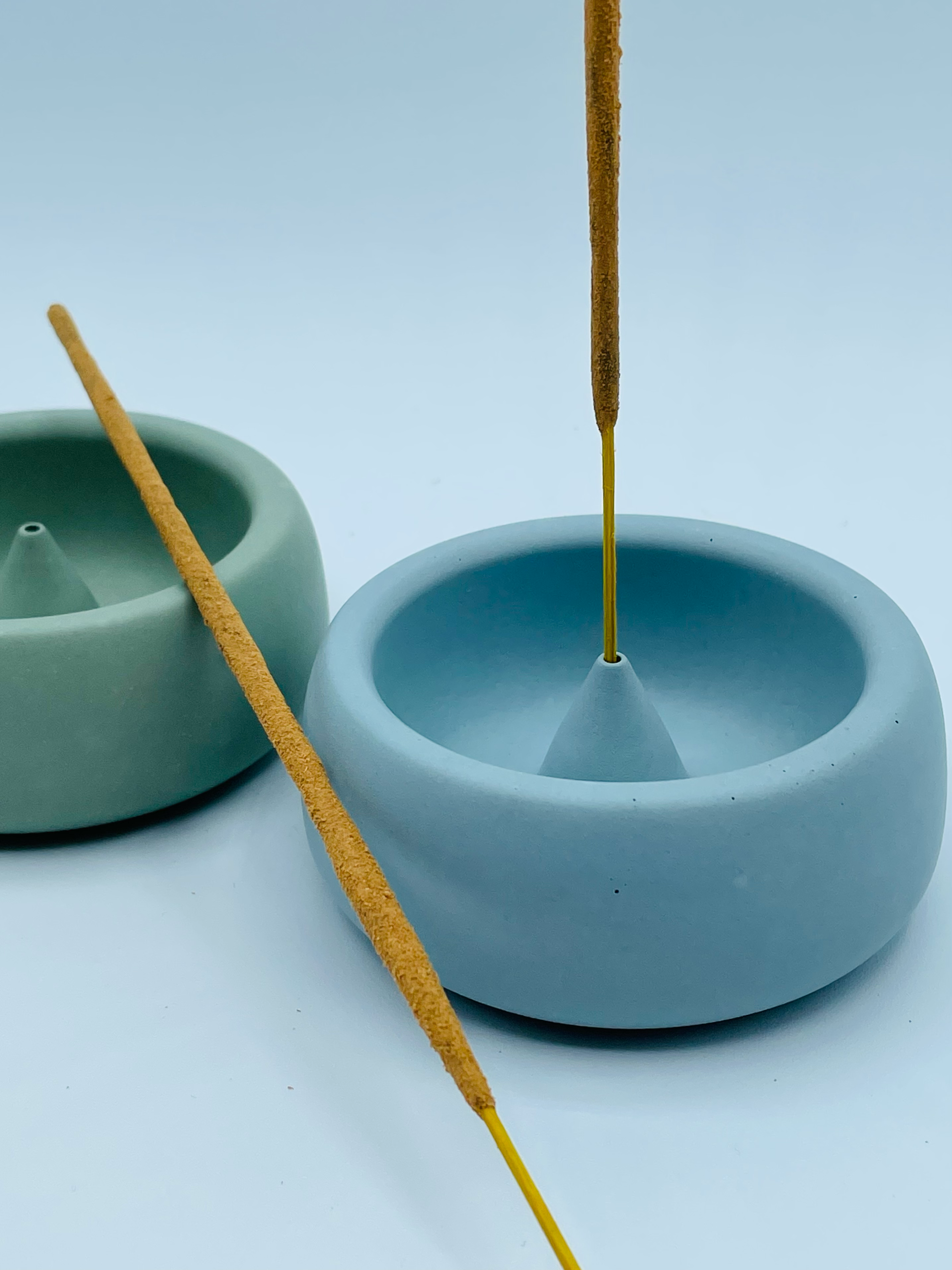 Colyer House Creations - Vente Porte-encens - Porte-encens en béton design moderne et minimaliste0