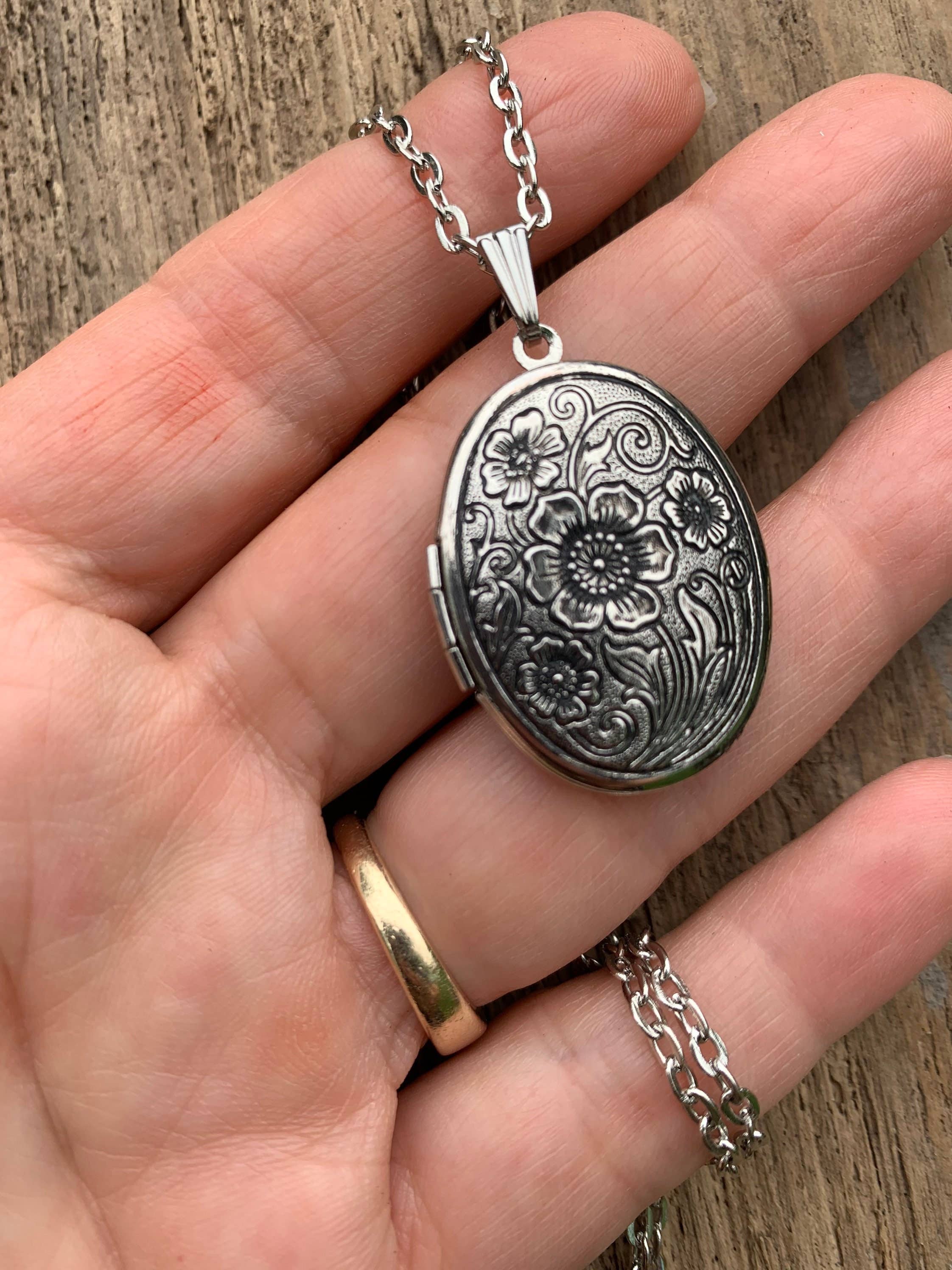 Urbanfarmergirls - Wholesale Locket Necklace - Vintage Style Antiqued Silver Locket Filled With Solid Perfu6