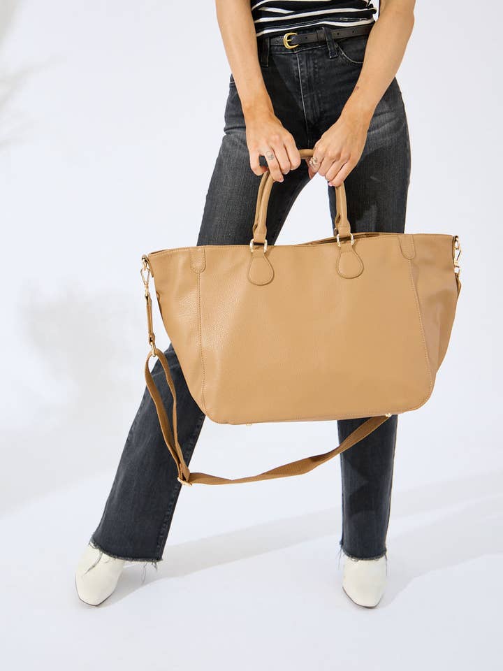 Sac fourre-tout surdimensionné Los Angeles en cuir PU végétalien - Beige pour la vente par Nakoa The Label