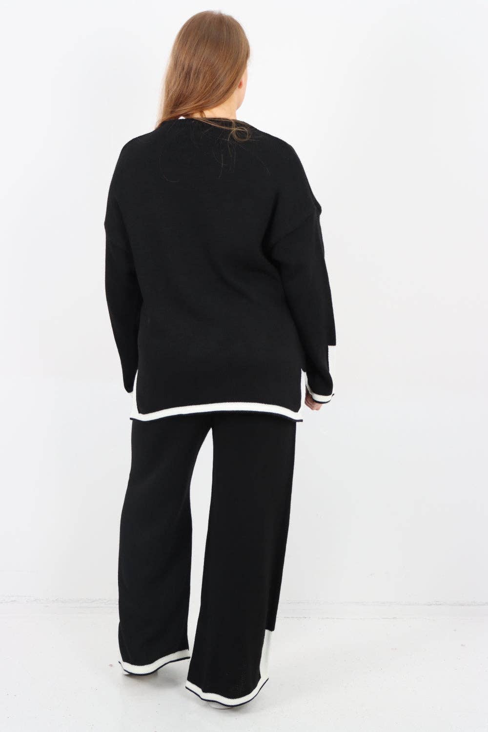 Miss Bold – wholesale Mjukisset – Dam – Italienskt oversize stickat set med kontrasterande kanter5