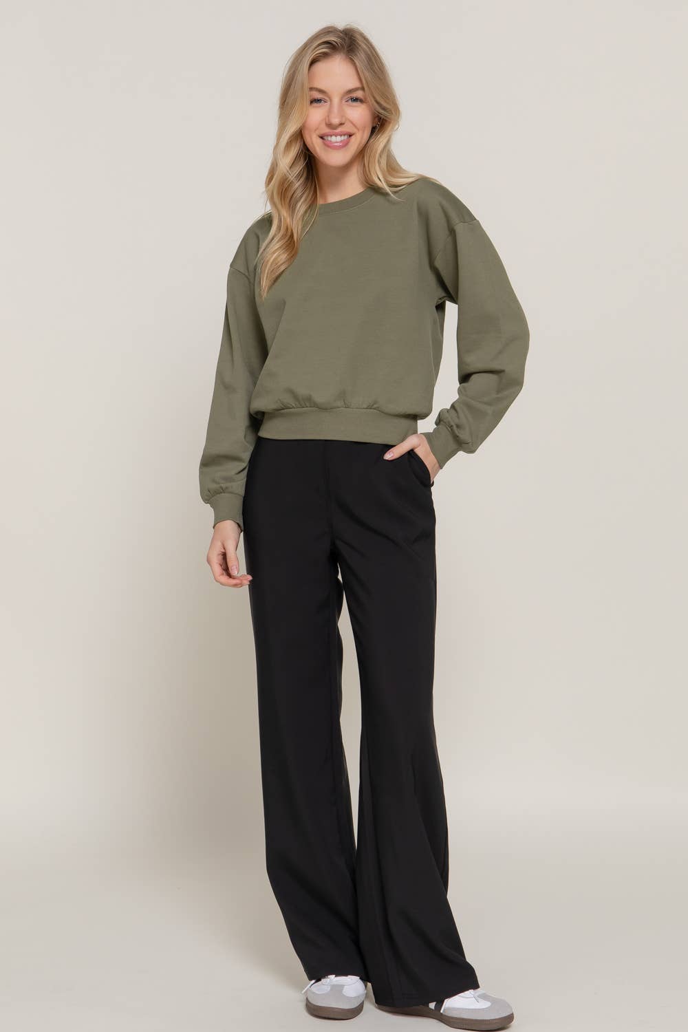 Active Basic | Active USA – Engroshandel Sweatshirt - Dame – Crop sweatshirt med rund hals og lange ærmer7
