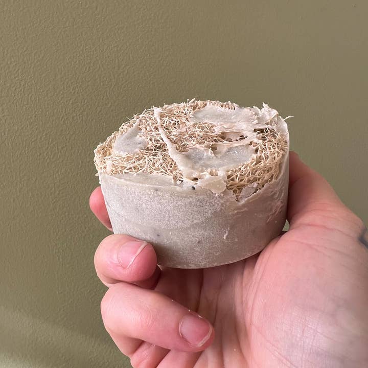 The Ash House Soap Studio - Vente Pains de savon - Savon sans palmier à la menthe avec pierre ponce et graines de pavot2