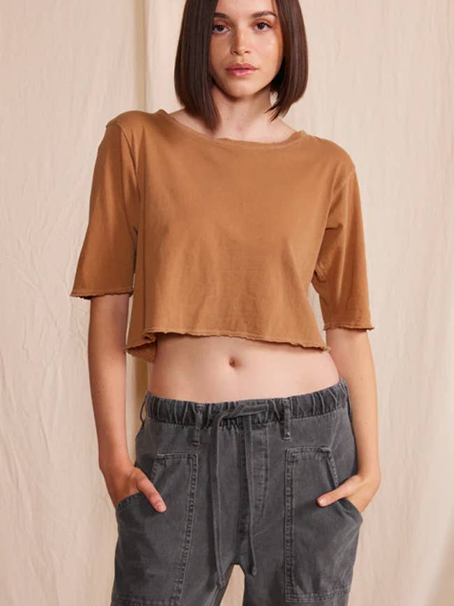 T-shirt court à bord brut Iris pour la vente par Life Clothing Co