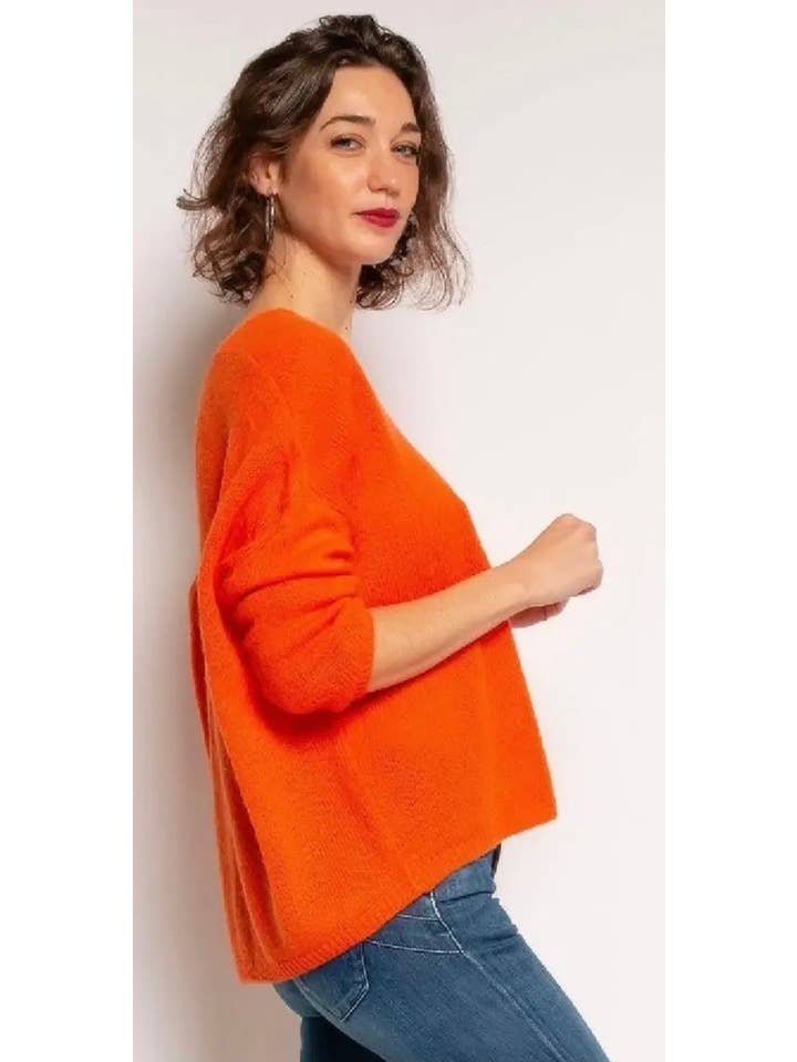 LOOWIE - Wholesale Knitted jumper – Women′s - 257 Italian Soft & Comfortable V-Neck Knit Sweater One Size2