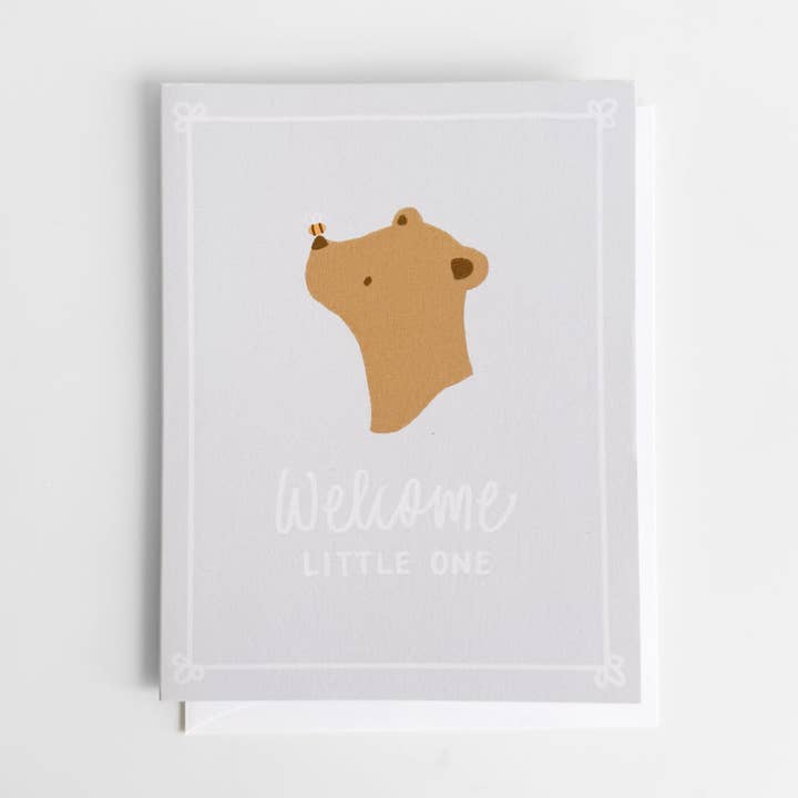 The Blueberry Hill - Venta al por mayor Tarjetas de bebé - Tarjeta de Felicitación Bienvenido Pequeño Abeja Oso0