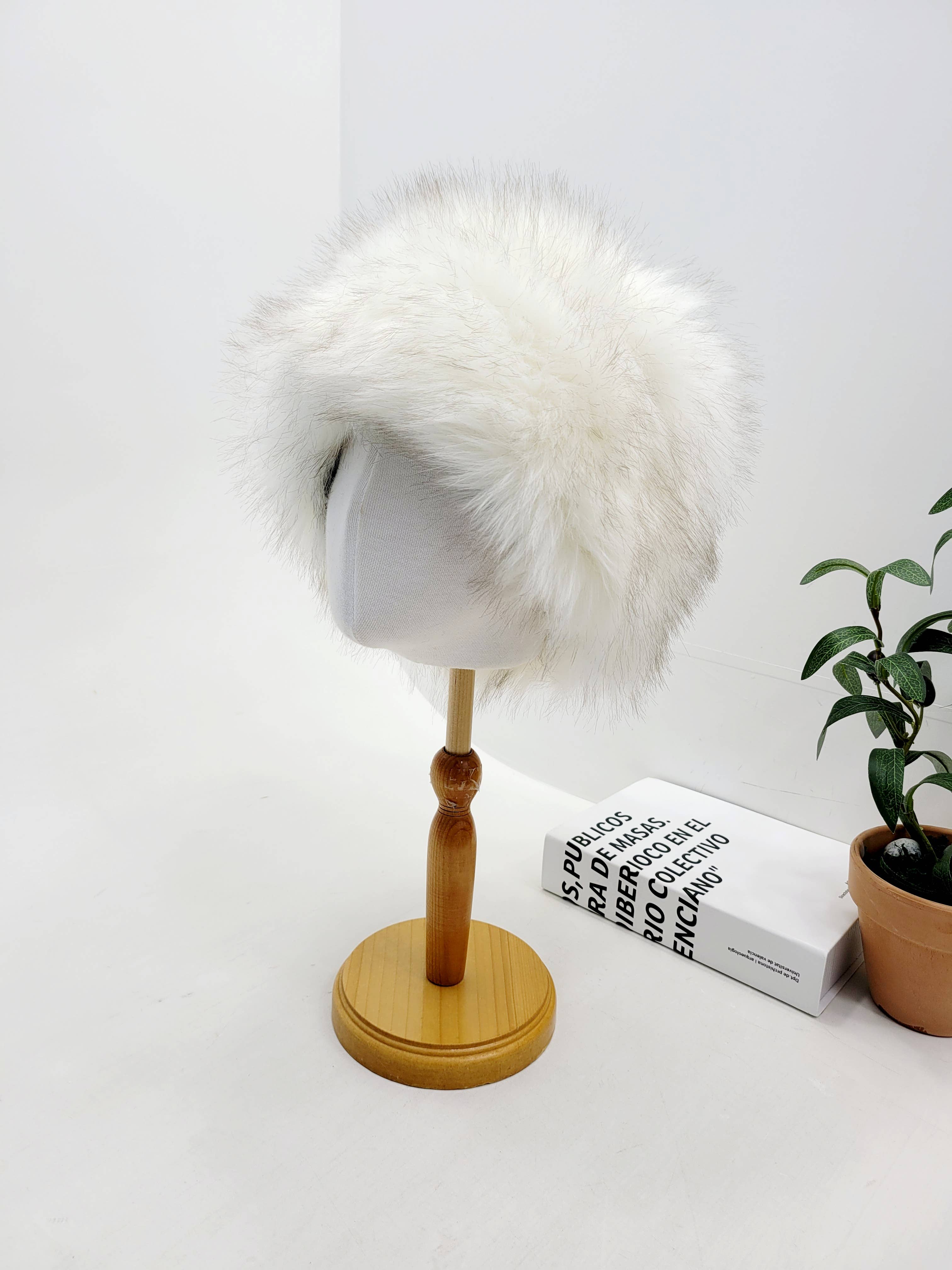 Comfortarians - Vendita all'ingrosso Berretto - Donna - Cappello in pelliccia sintetica colorata con fodera in pile6