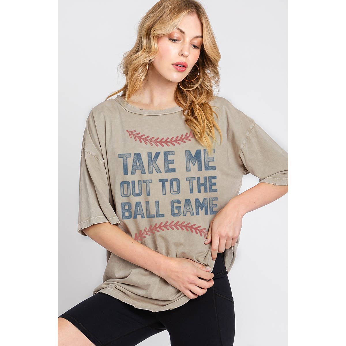 HRTandLUV – Großhandel T-Shirt mit Siebdruck – Damen – ÜBERGROSSES GRAFIK-T-SHIRT „BRING MICH RAUS ZUM BALLSPIEL“2