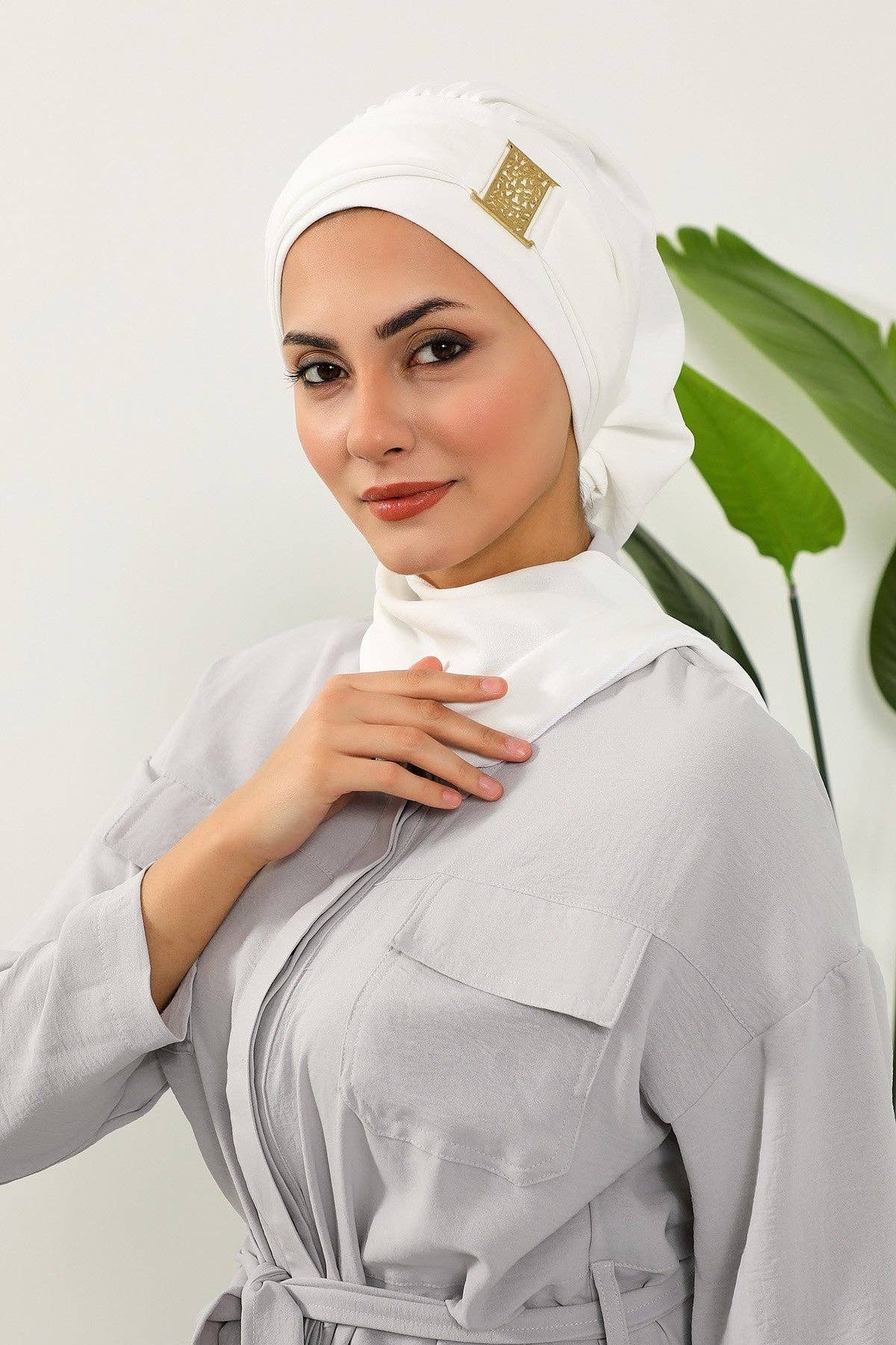 Aisha's Design – wholesale Hijab – Women’s – Modest Fashion Instant Aerobin Turban with Leopard Pattern Accessory, Pre-Tied Aerobin Hijab with Chic Metal Accessory,HT-11A69