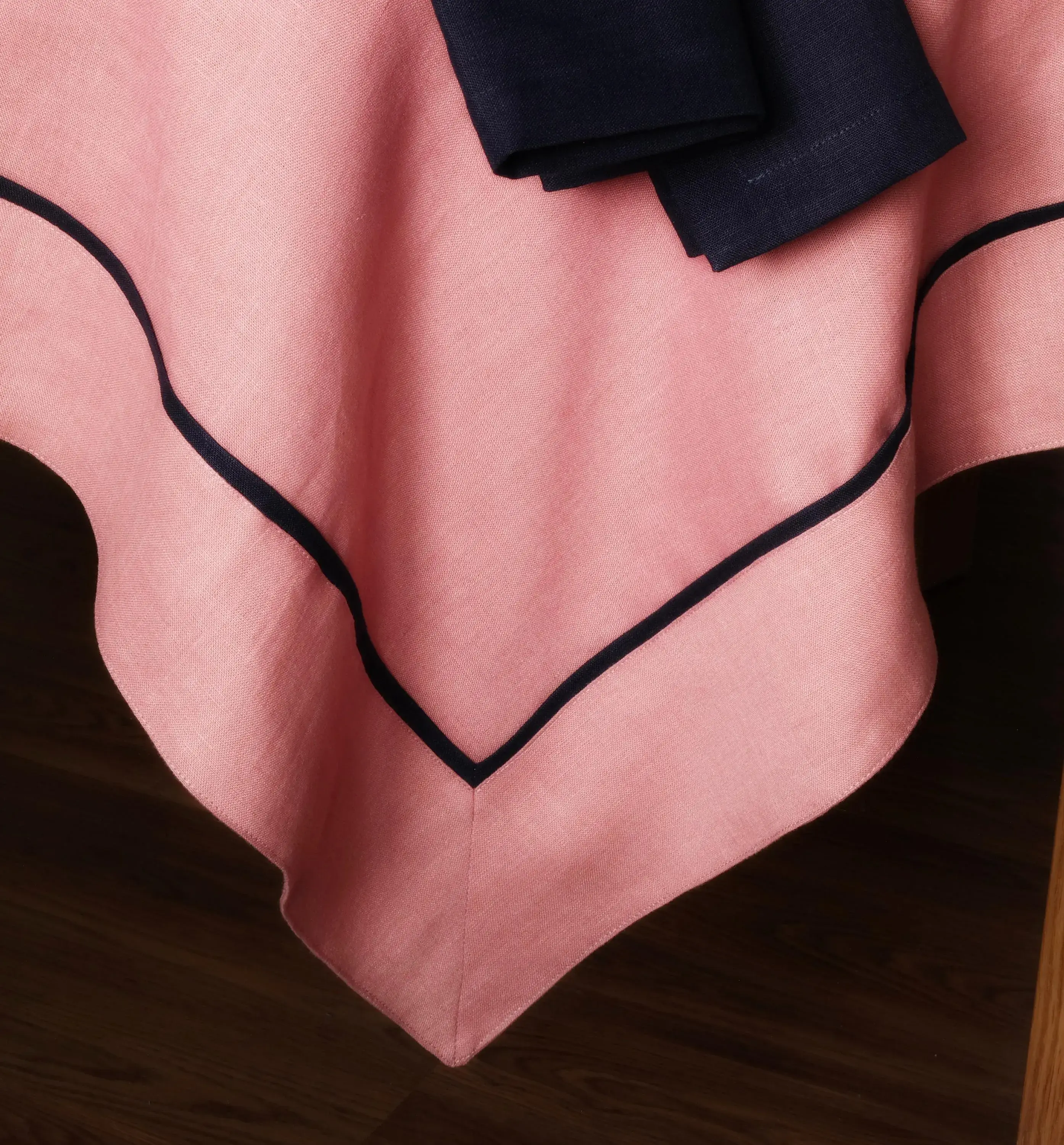 Liem Home - Wholesale Tablecloth - Custom tablecloth with border. Linen tablecloth with edging.3