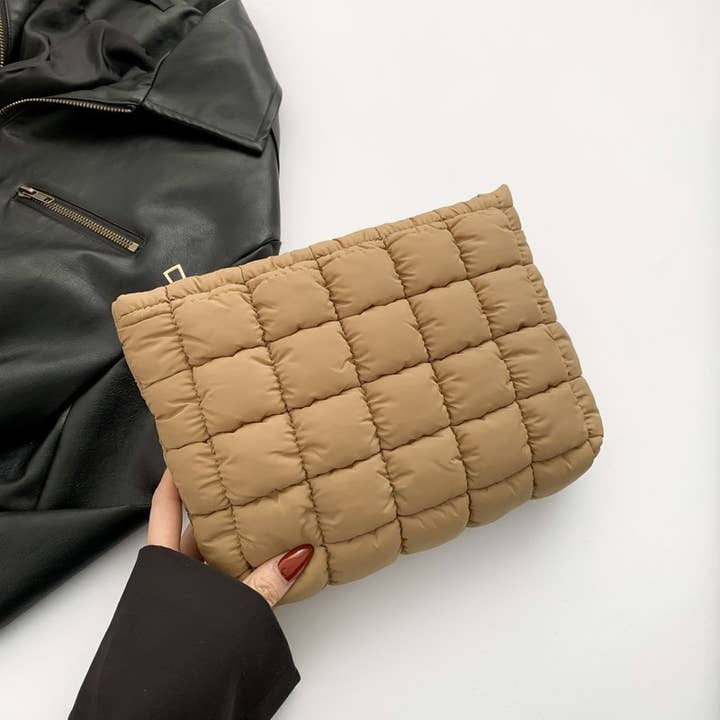 JOSSLYN by wall to wall - Wholesale Makeup/Cosmetic Bag - QUILTED PUFFY COSMETIC MAKEUP POUCH CLUTCH BAG | 40P538