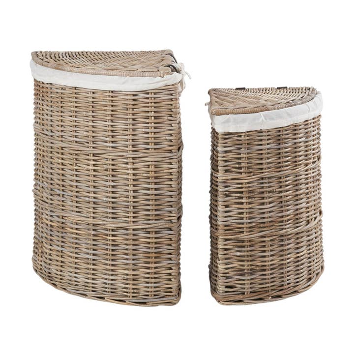 Set di 2 ceste angolari in lino foderate in rattan grigio Kubu per la vendita all'ingrosso da parte di Red Hamper