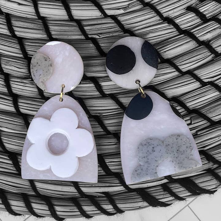 Daisy blomma Polymer lera örhängen för wholesale av Aura Simply Creates