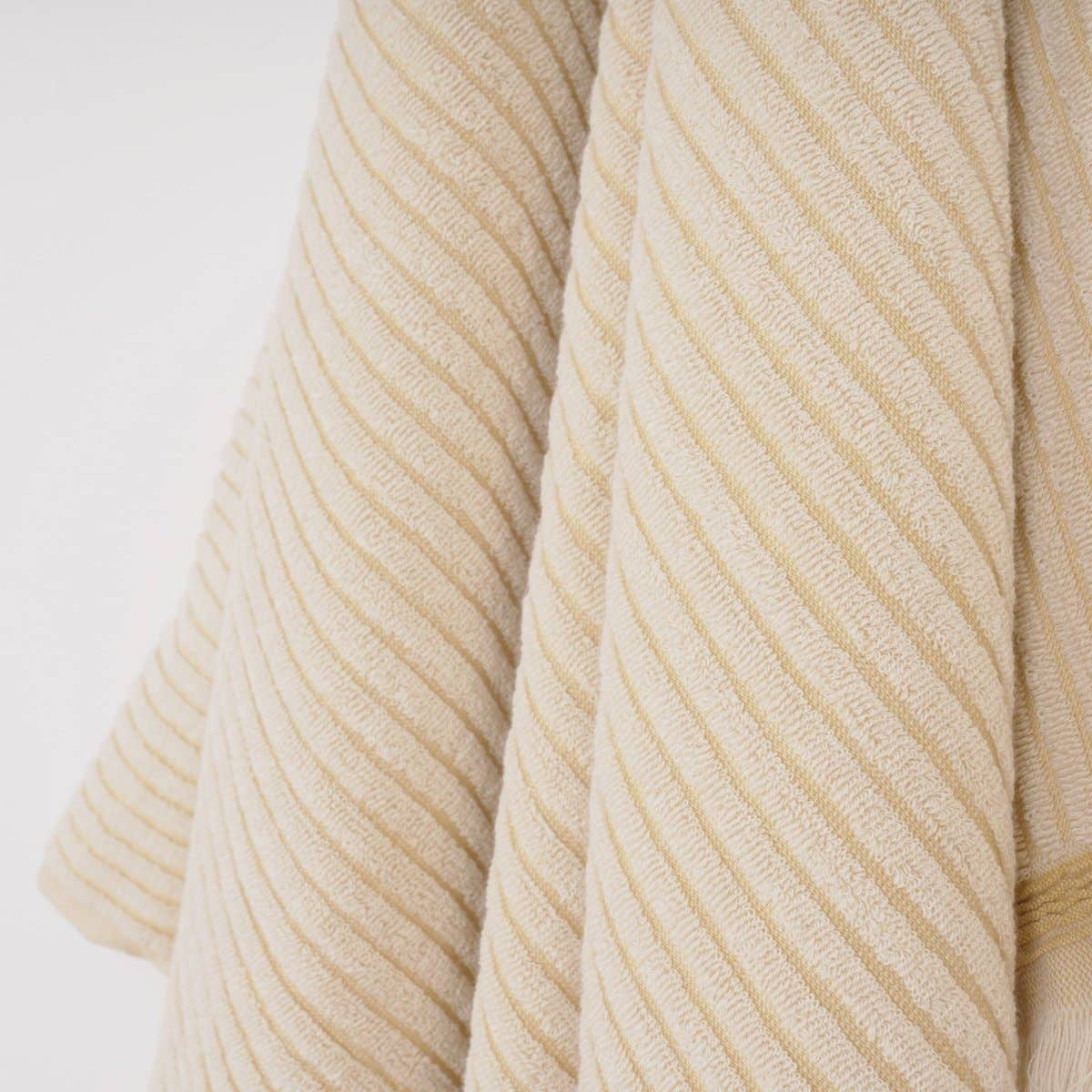 Primitive - Wholesale Badhanddoek - OUTLET - Ovella grote badhanddoek W017