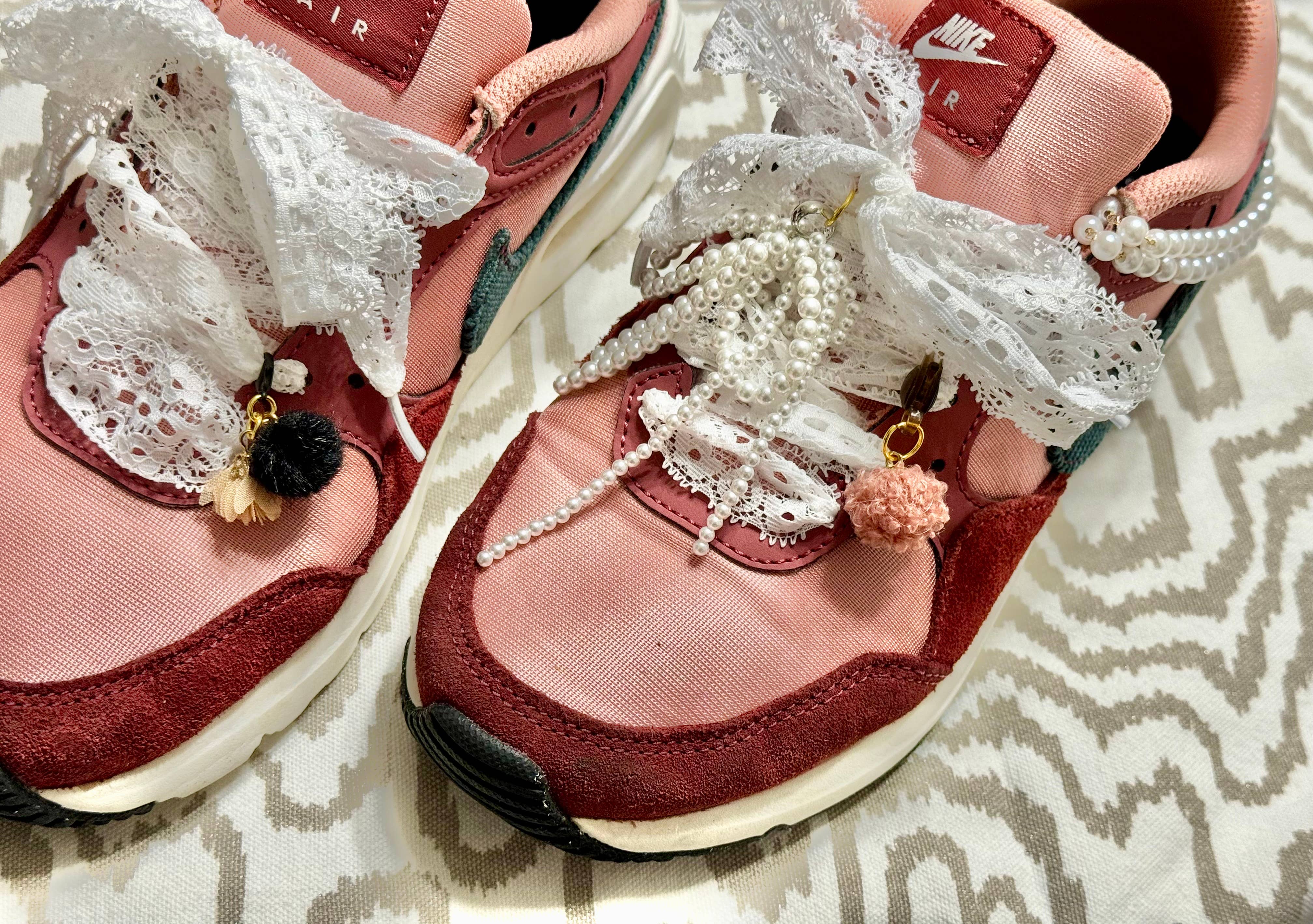 Freely Cece LLC - Wholesale Shoe Jewelry - Women's - Shoe Charms Trendy Sneaker Jewels Shoelaces & Charm Set 10