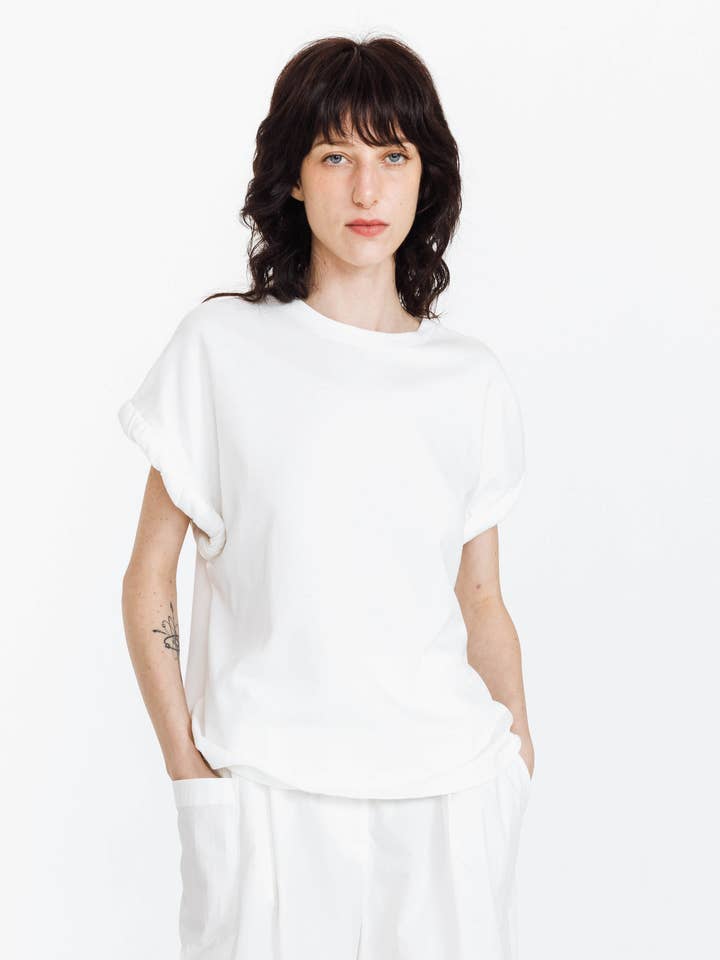 Round Neck White Casual T-shirt for wholesale on Faire