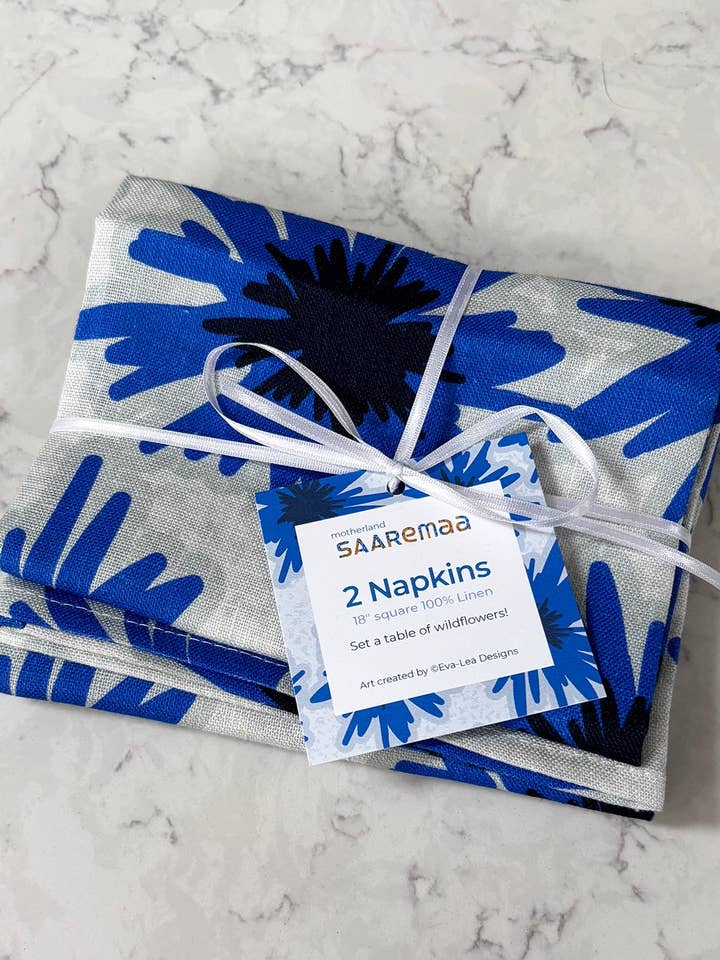 Serviettes 100 % lin Mighty Blue de style scandinave pour un joyeux dessus de table estival. Lot de 2 pour la vente par Eva-Lea Design Studio