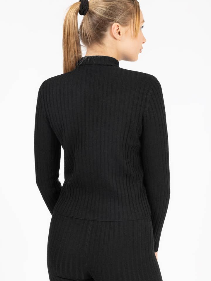 Camisola de Gola Alta Tricotada Doux por atacado de Famme