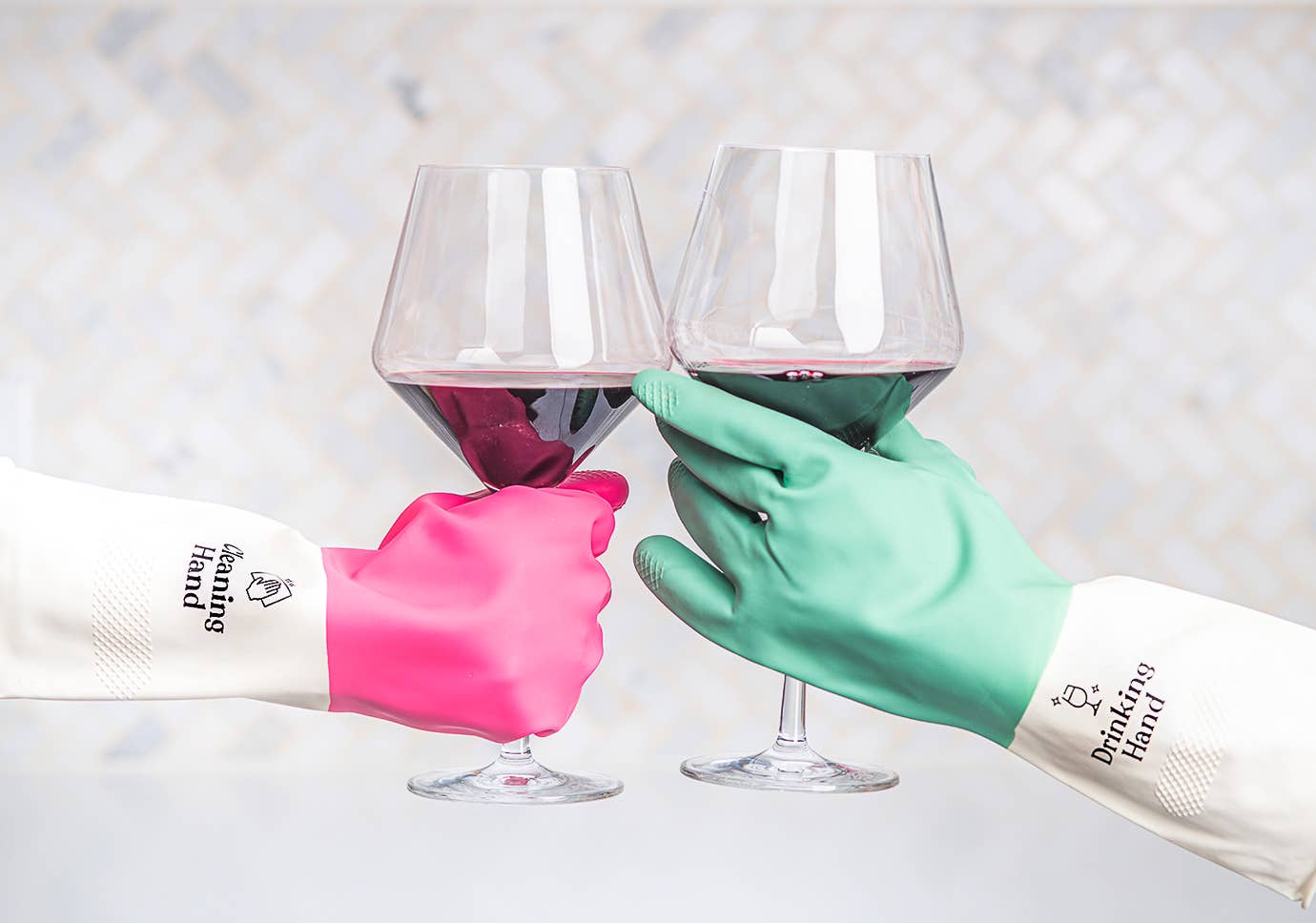 Wine Wash Co. - Vente Gants de nettoyage - Gants de ménage réutilisables verts - Une main pour nettoyer, une main pour boire6