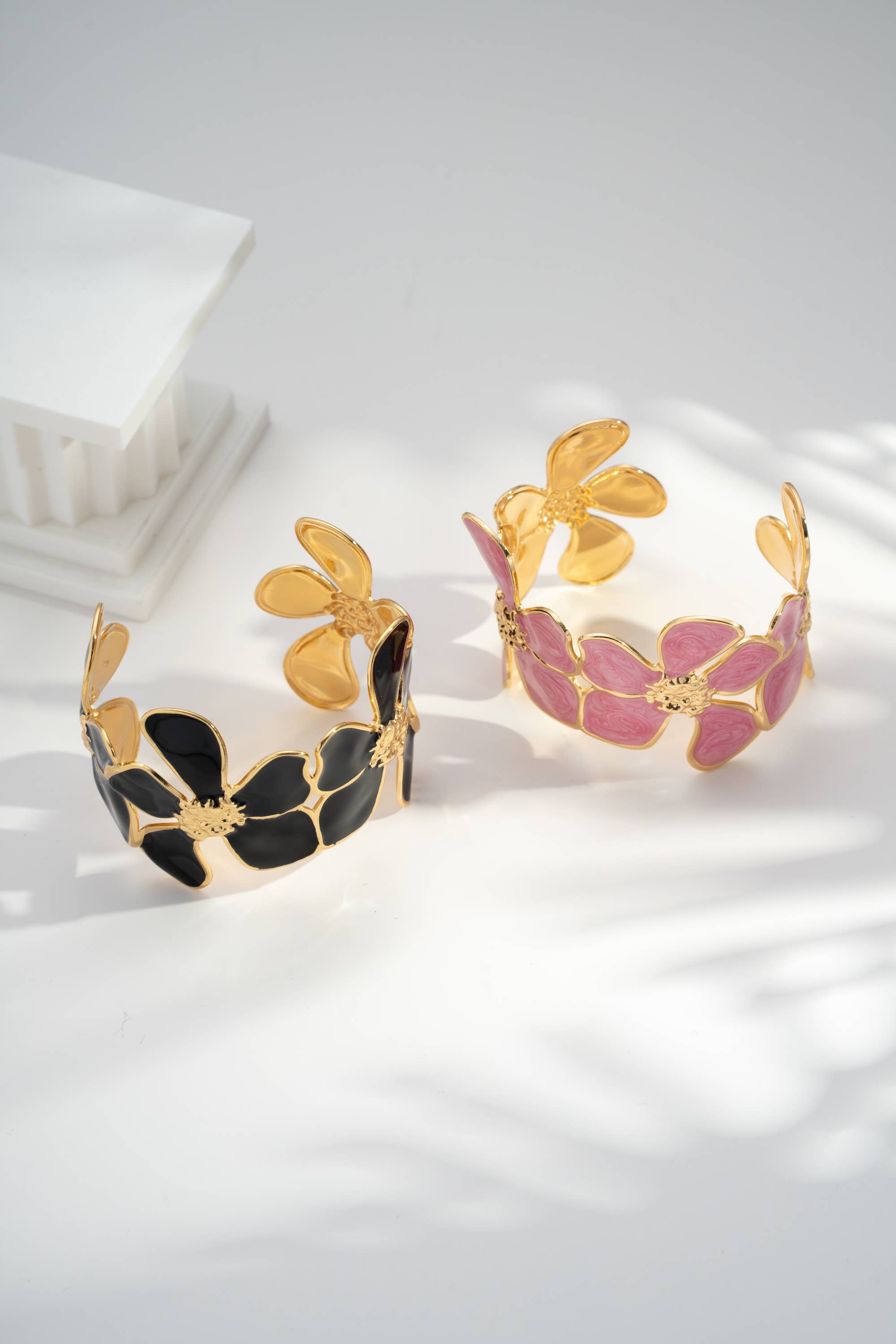 COSMOS – wholesale Cuff bracelet – Gold Floral Bracelet with Marbled Flower Adjustable Stainless Steel3