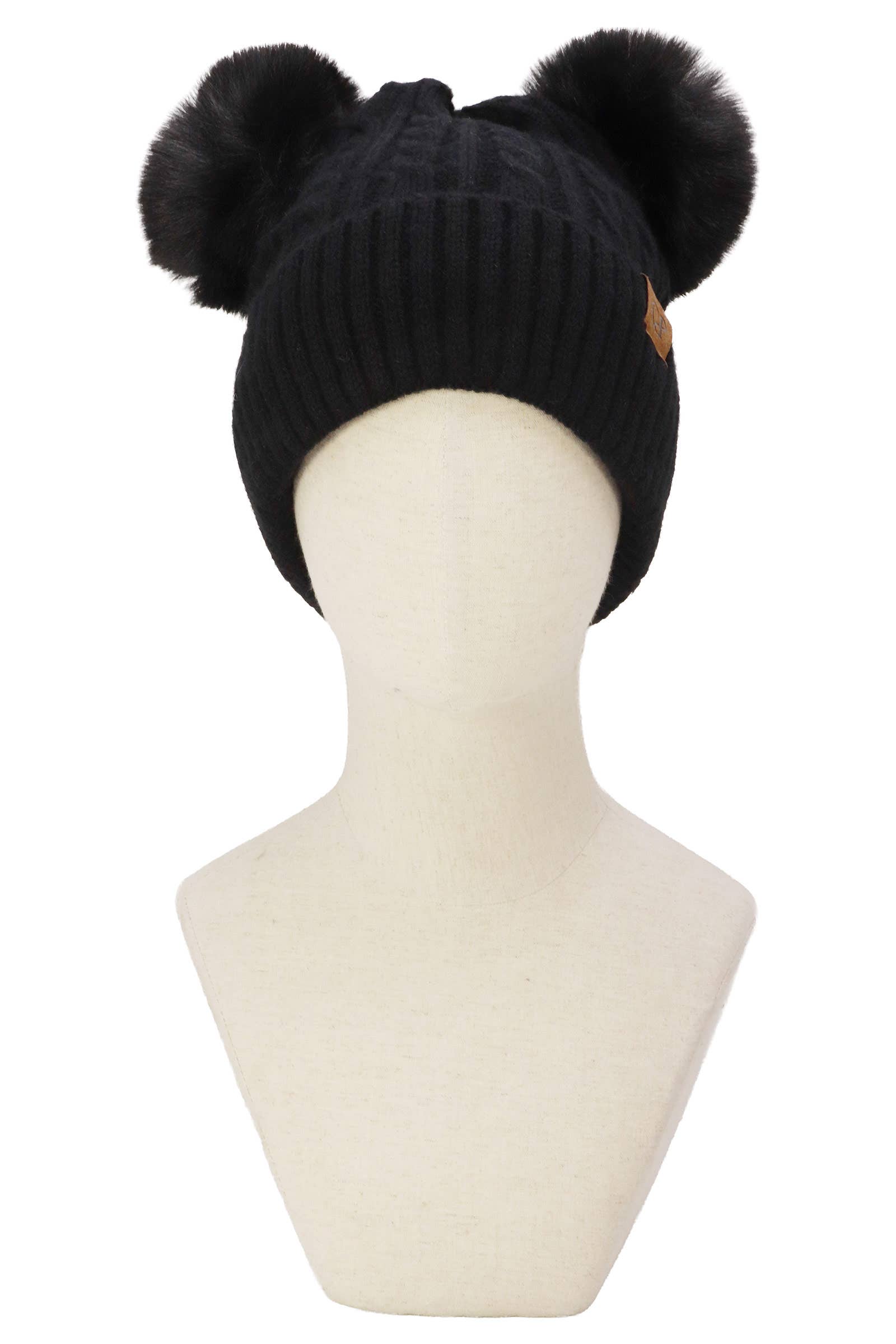 ASSORTI Zachte Neutrale Kabelgebreide Dubbele Pompon Muts voor groothandel op Faire4