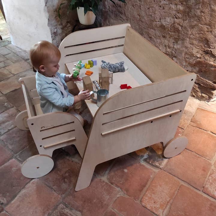 Adjustable Children Table and Chair set Wheel for wholesale by Luula