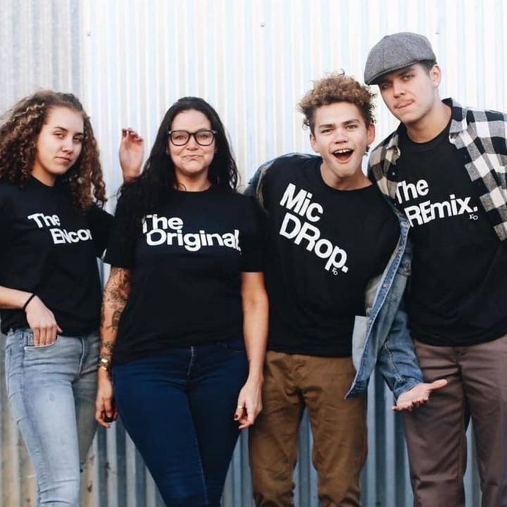 KaAn's Designs - Wholesale T-shirt met print - Uniseks - The Original The Remix The Encore® Family Matching Shirts - Zwart2