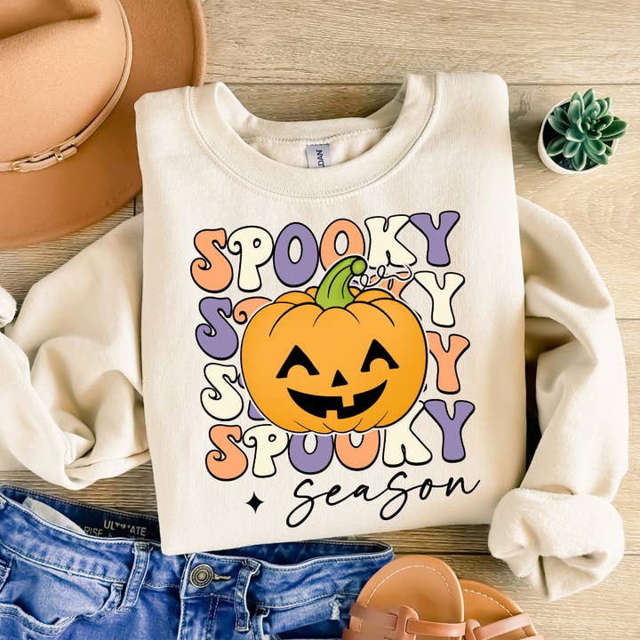 Pull ras du cou Spooky Season pour la vente par The Stork Boutique