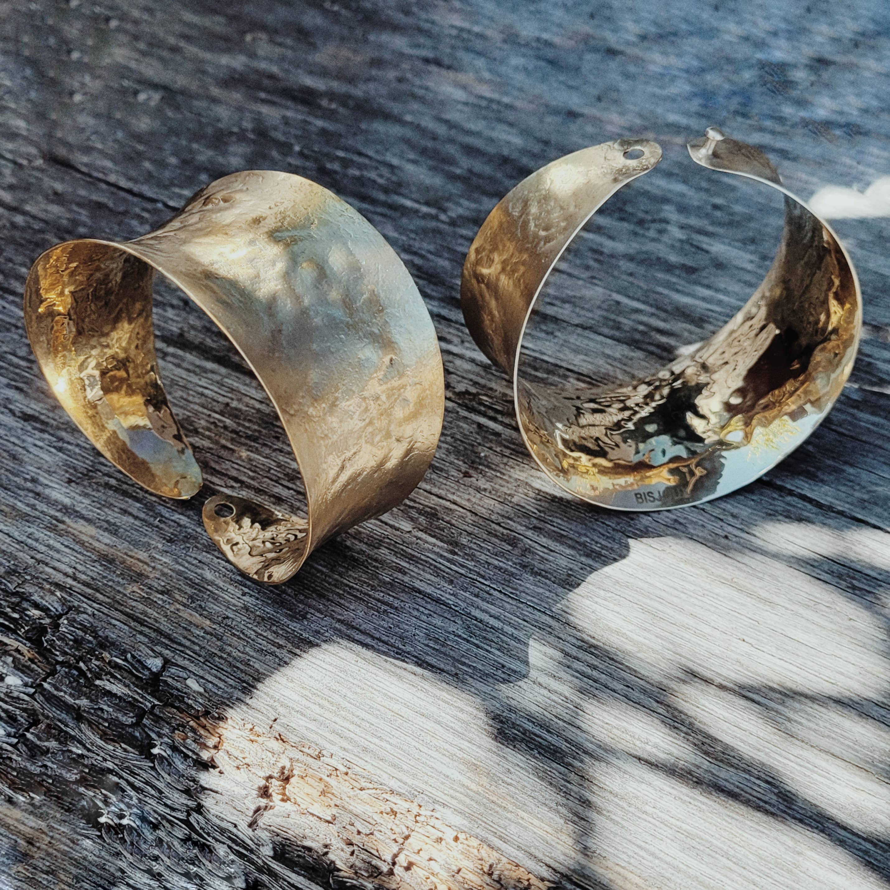 Bisjoux - Wholesale Cuff Bracelet - Seductive brass Curve Cuff bracelet3