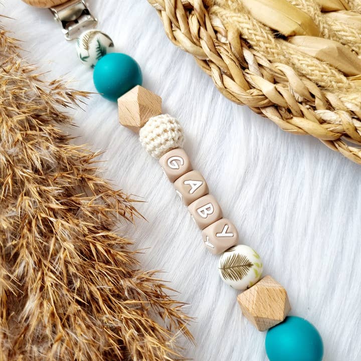 Happy by Lies – Großhandel Schnuller-Clip – Baby – Speenkoord mit Namen - Leave Mix, Smaragd2