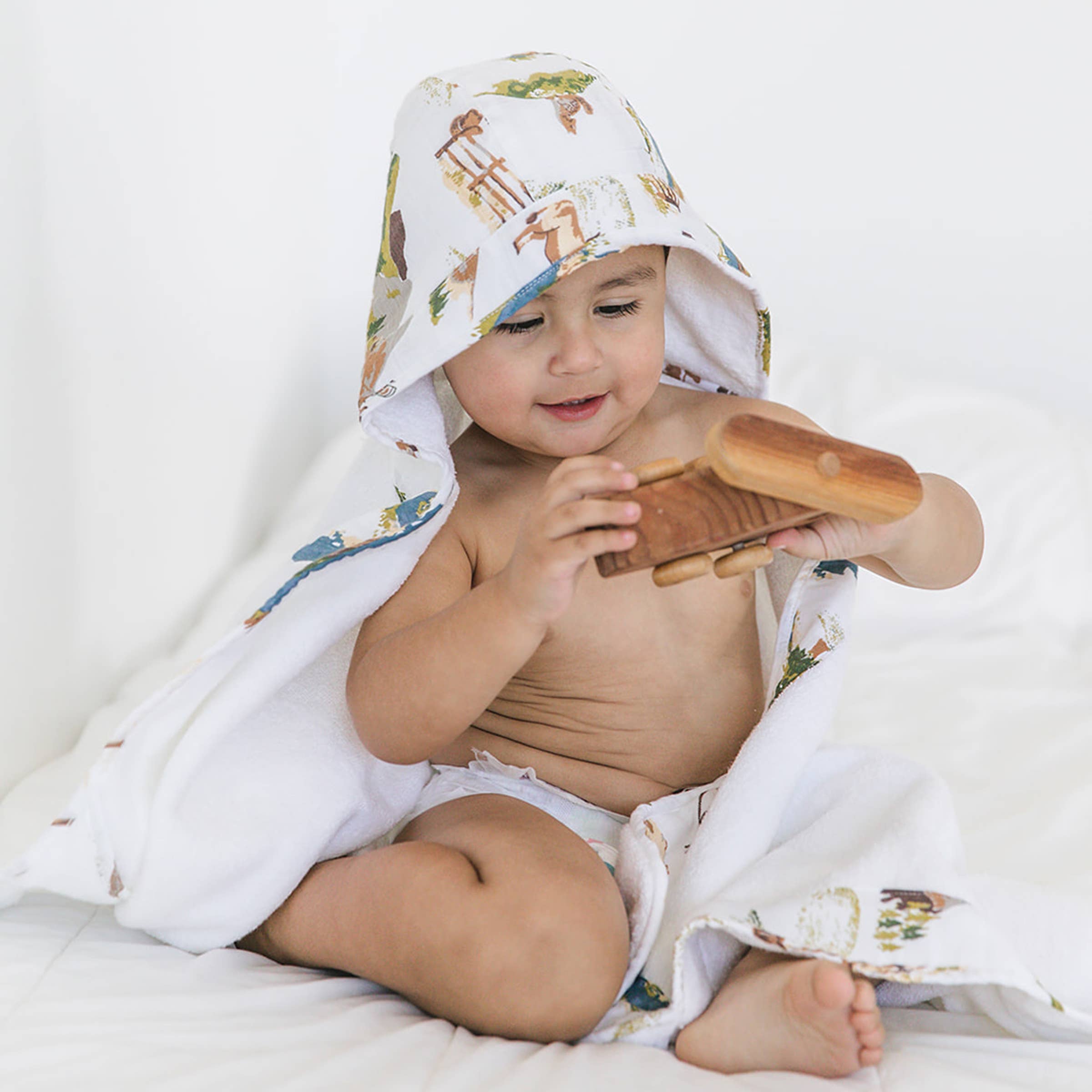 Bebe au Lait - Wholesale Hooded Towel - Kids & Baby - Wyoming Baby Hooded Towel2