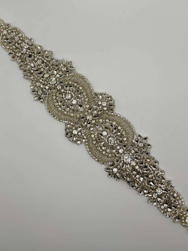 "Regal Beauty" Rhinsten Brudebælte for engroshandel hos Appliques with Glitz