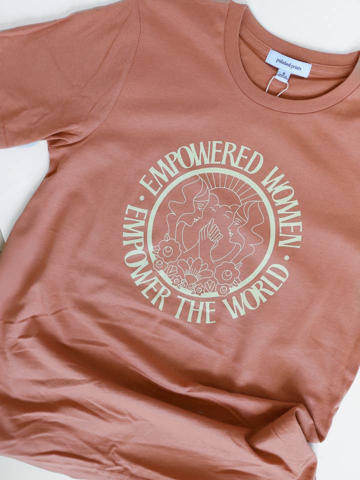 Empowered Women Empower The World T-shirt, grafisk t-shirt för vuxna för wholesale av Polished Prints
