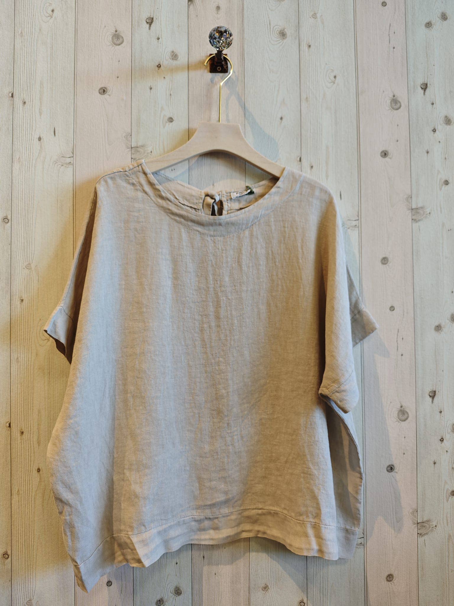 Linen & More - Wholesale Blouse - Dames - REF 17831 Linnen blouse met korte mouwen en strikdetail8