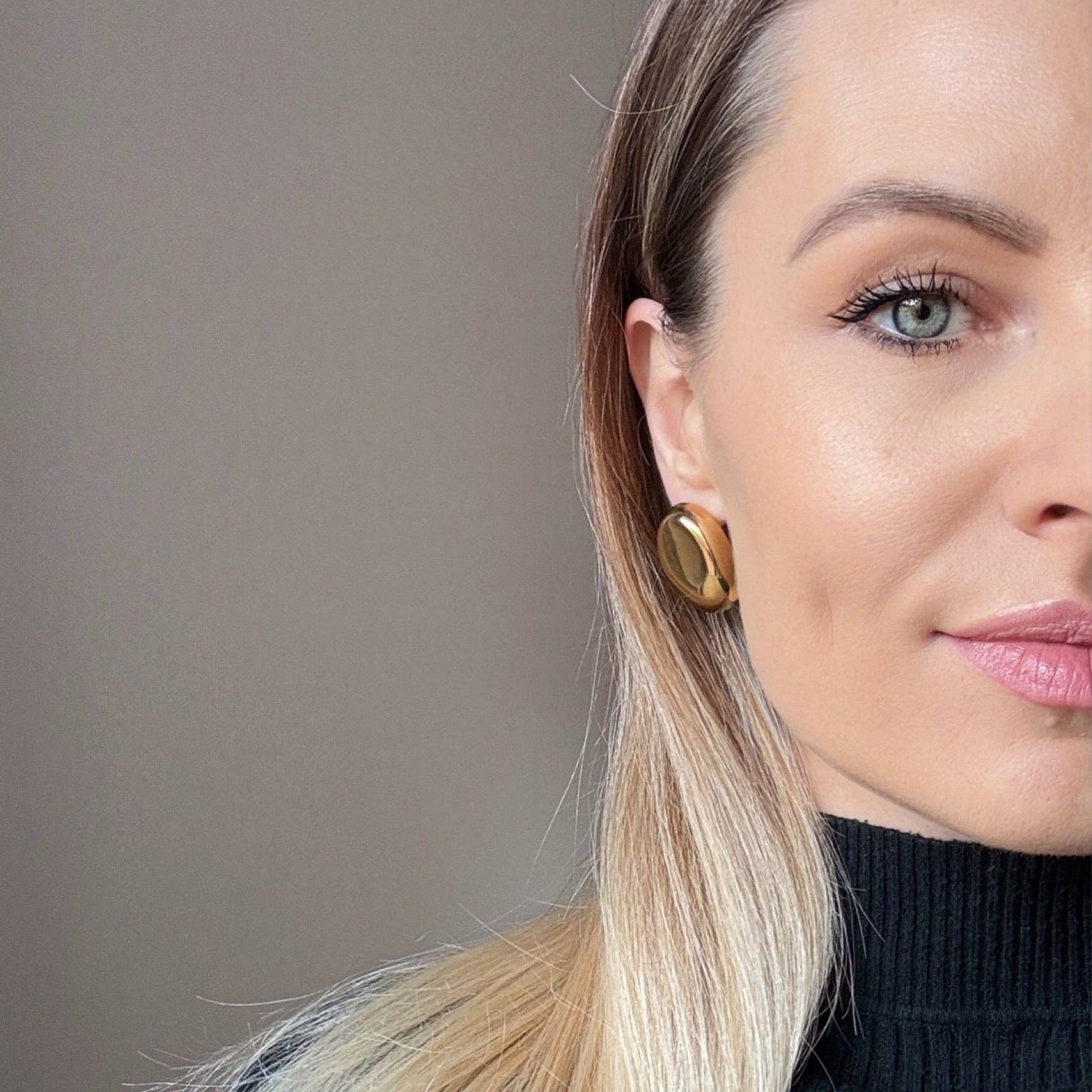 DUESTELLE ITALIA - Wholesale Hoop Earrings - Pure Gold - Oval Statement Earrings in Steel1