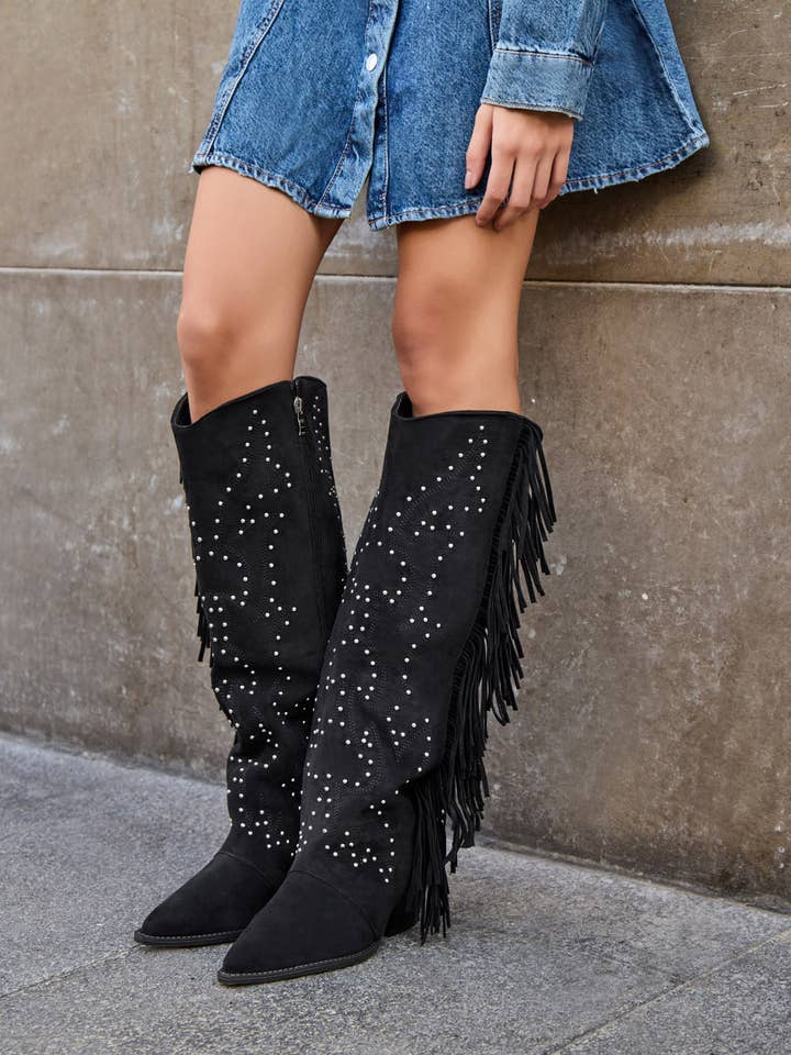 STIVALE CAMPERA CON FRANGE E BORCHIE per la vendita all'ingrosso da parte di SWEET MAGIC MODA Y COMPLEMENTOS